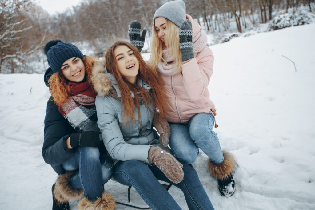 A Suíça, com suas paisagens deslumbrantes e atmosfera de conto de fadas, é o destino ideal para acampamentos de inverno.